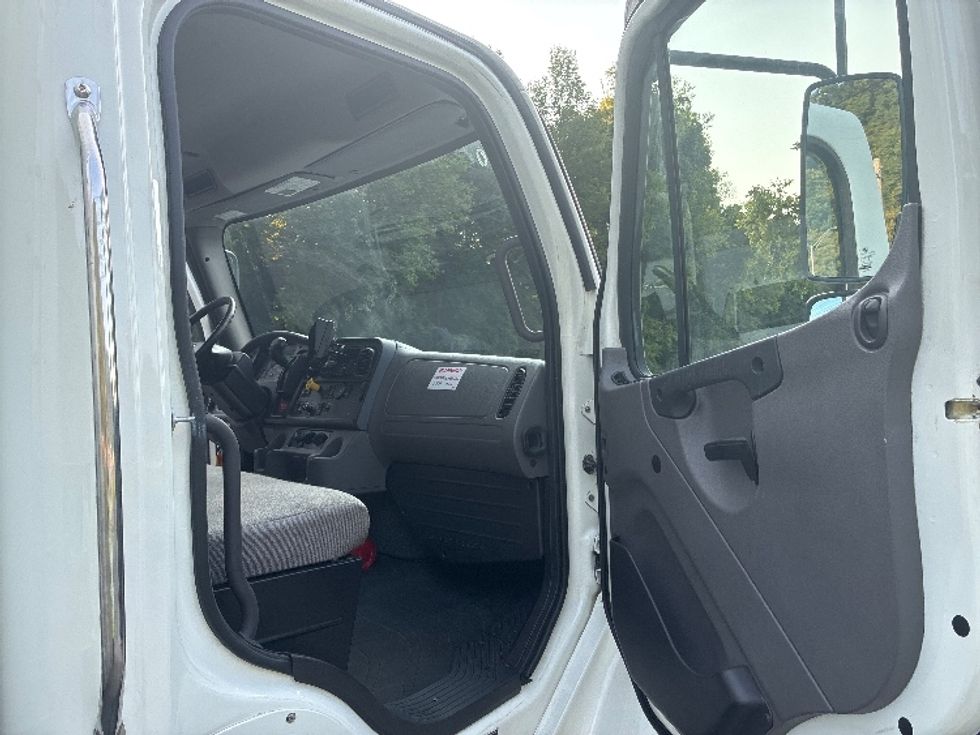 Medium Duty Box Truck-Light and Medium Duty Trucks-Freightliner-2020-M2-Cleveland-TN-397,295\n\t\tmiles-$ 23,500 - Image 20