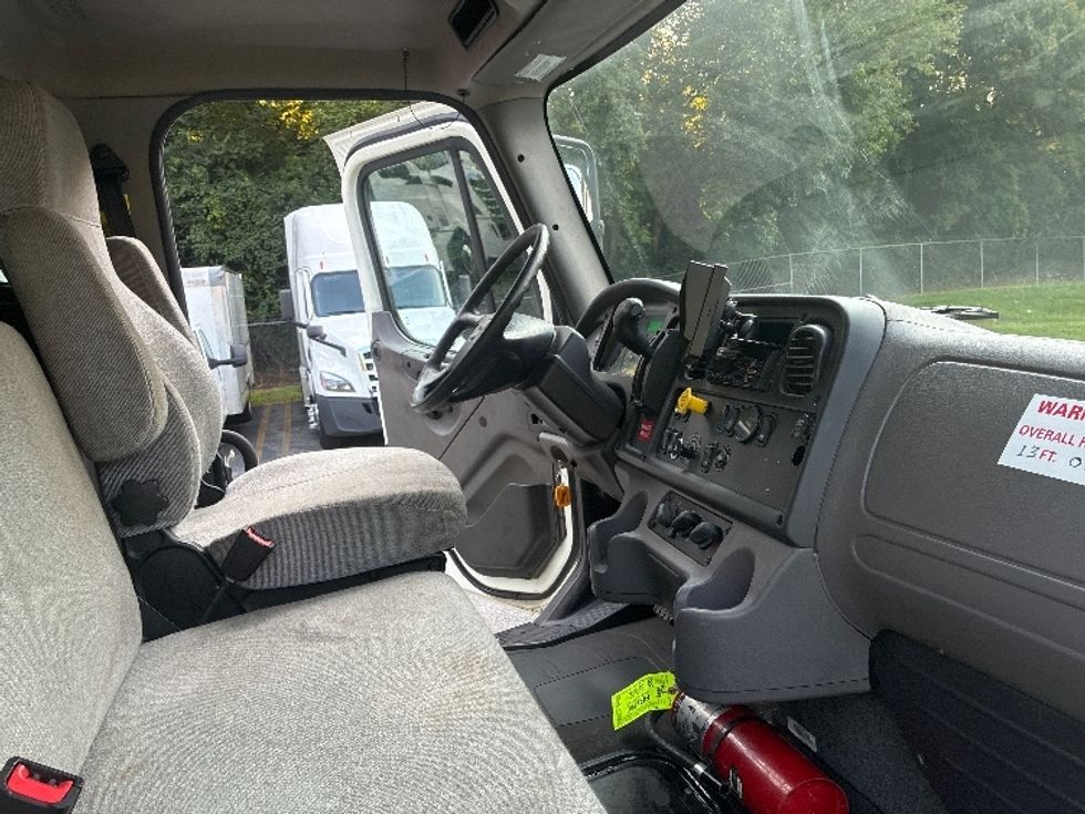 Medium Duty Box Truck-Light and Medium Duty Trucks-Freightliner-2020-M2-Cleveland-TN-397,295\n\t\tmiles-$ 23,500 - Image 22