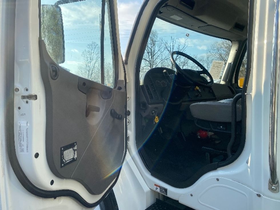 Medium Duty Box Truck-Light and Medium Duty Trucks-Freightliner-2020-M2-Cleveland-TN-58,851\n\t\tmiles-$ 66,750 - Image 15