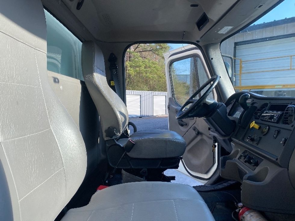 Medium Duty Box Truck-Light and Medium Duty Trucks-Freightliner-2020-M2-Cleveland-TN-58,851\n\t\tmiles-$ 66,750 - Image 21