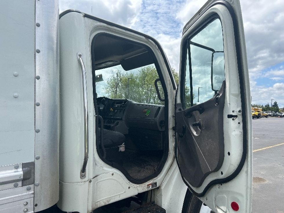 Medium Duty Box Truck-Light and Medium Duty Trucks-Freightliner-2020-M2-Coburg-OR-301,366\n\t\tmiles-$ 15,500 - Image 11