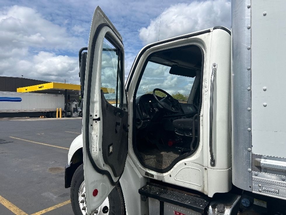 Medium Duty Box Truck-Light and Medium Duty Trucks-Freightliner-2020-M2-Coburg-OR-301,366\n\t\tmiles-$ 15,500 - Image 7