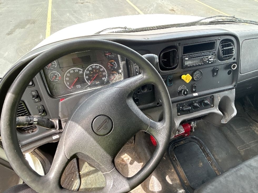 Medium Duty Box Truck-Light and Medium Duty Trucks-Freightliner-2020-M2-Coburg-OR-301,366\n\t\tmiles-$ 15,500 - Image 9