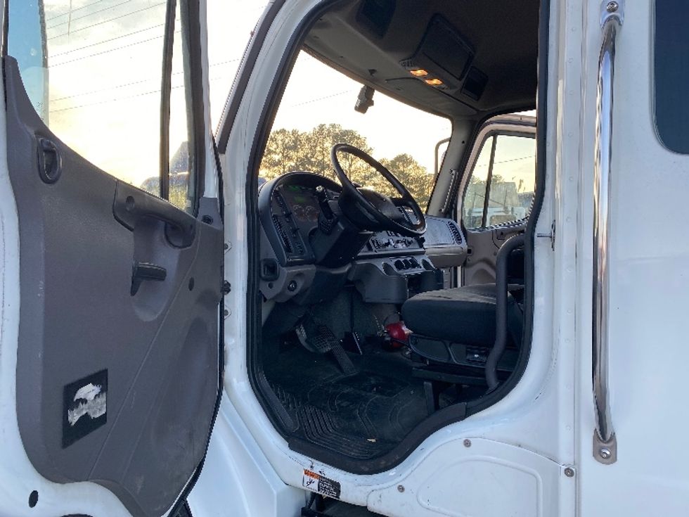 Medium Duty Box Truck-Light and Medium Duty Trucks-Freightliner-2020-M2-Concord-NC-119,190\n\t\tmiles-$ 77,250 - Image 16