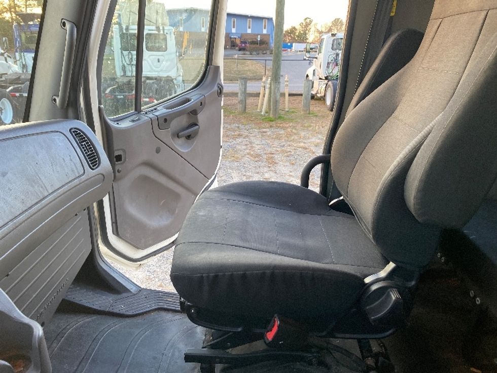 Medium Duty Box Truck-Light and Medium Duty Trucks-Freightliner-2020-M2-Concord-NC-119,190\n\t\tmiles-$ 77,250 - Image 19