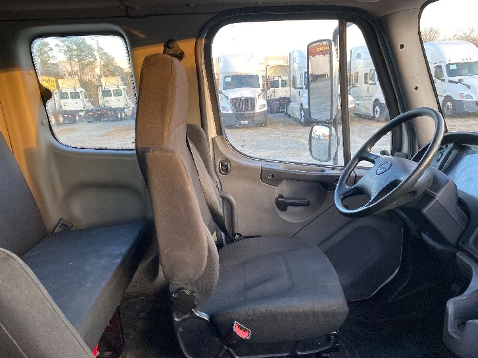 Medium Duty Box Truck-Light and Medium Duty Trucks-Freightliner-2020-M2-Concord-NC-119,190\n\t\tmiles-$ 77,250 - Image 22