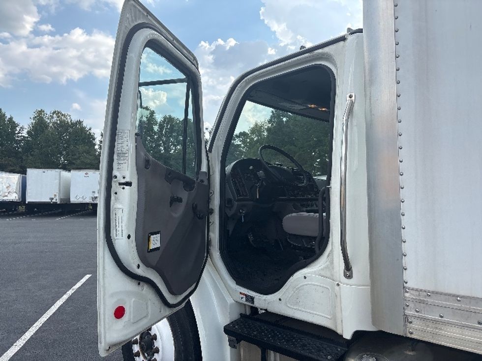 Medium Duty Box Truck-Light and Medium Duty Trucks-Freightliner-2020-M2-Concord-NC-119,242\n\t\tmiles-$ 59,250 - Image 15