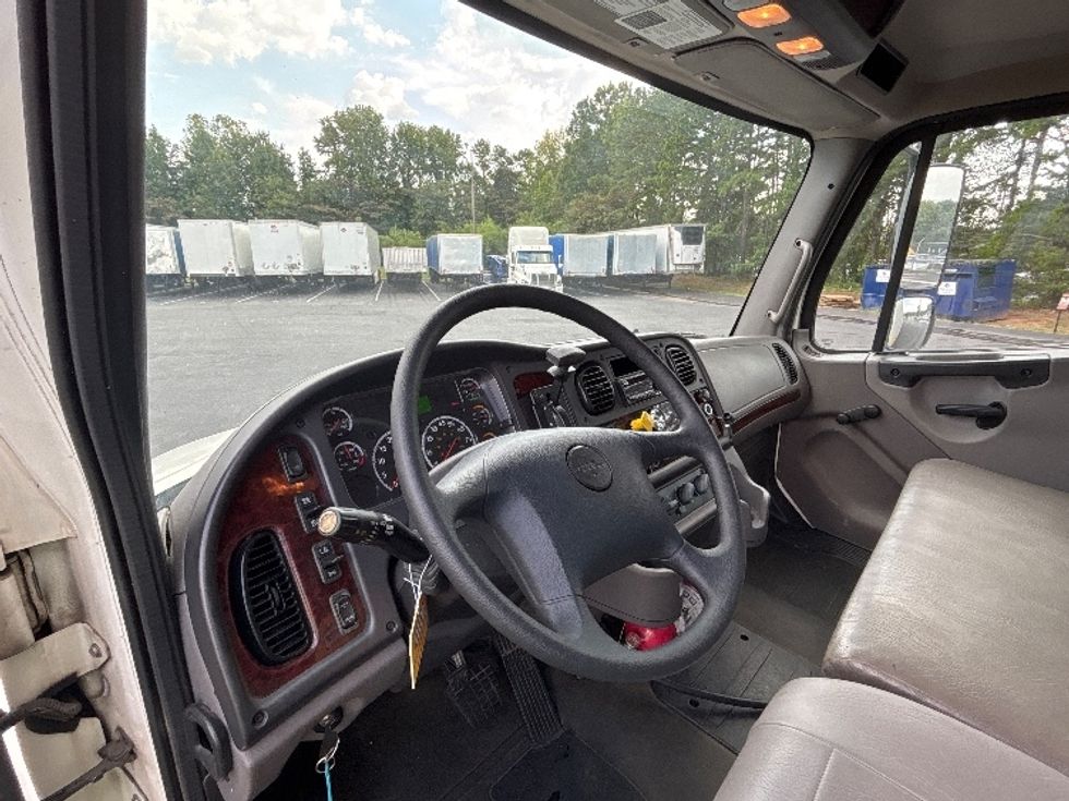 Medium Duty Box Truck-Light and Medium Duty Trucks-Freightliner-2020-M2-Concord-NC-119,242\n\t\tmiles-$ 59,250 - Image 16