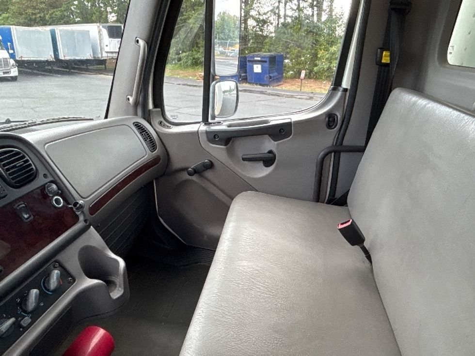 Medium Duty Box Truck-Light and Medium Duty Trucks-Freightliner-2020-M2-Concord-NC-119,242\n\t\tmiles-$ 59,250 - Image 18