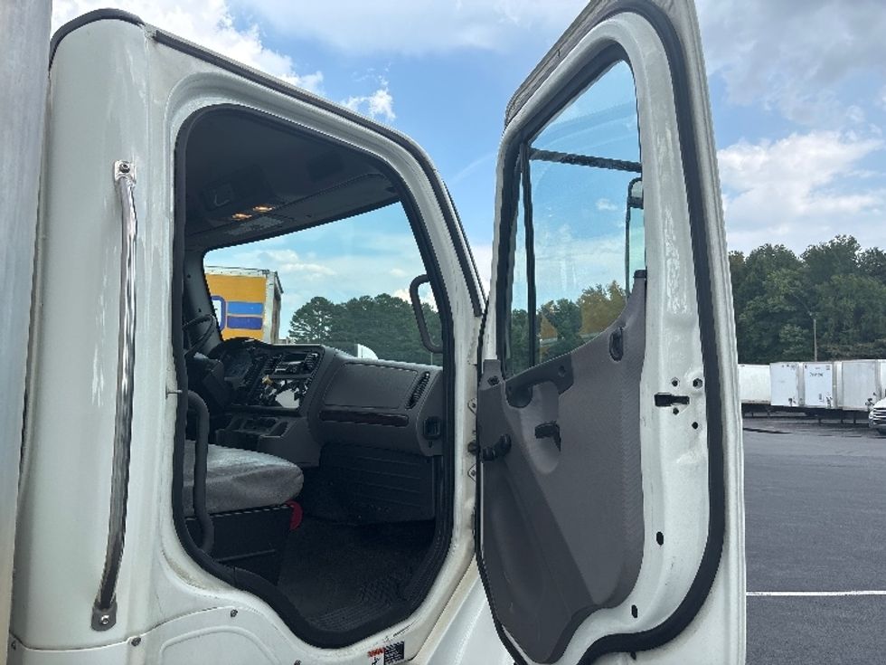 Medium Duty Box Truck-Light and Medium Duty Trucks-Freightliner-2020-M2-Concord-NC-119,242\n\t\tmiles-$ 59,250 - Image 19