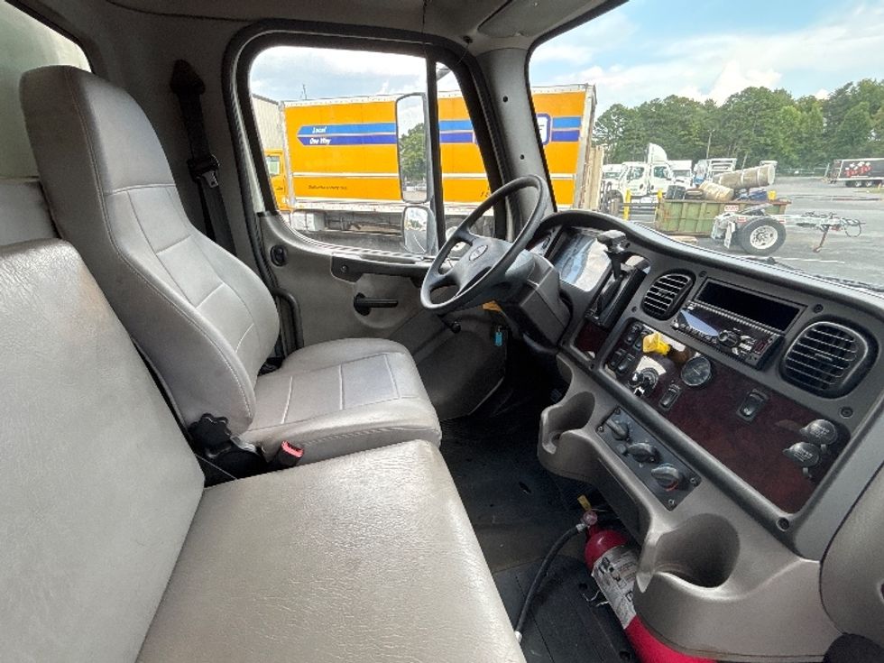 Medium Duty Box Truck-Light and Medium Duty Trucks-Freightliner-2020-M2-Concord-NC-119,242\n\t\tmiles-$ 59,250 - Image 21