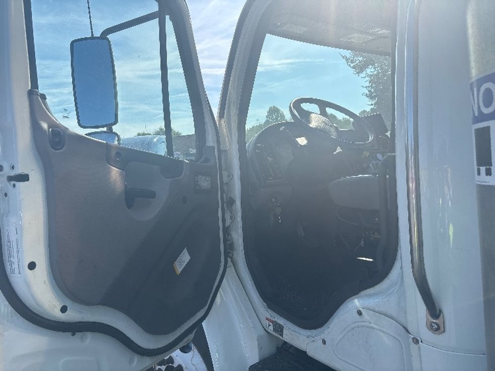 Medium Duty Box Truck-Light and Medium Duty Trucks-Freightliner-2020-M2-Concord-NC-216,098\n\t\tmiles-$ 51,000 - Image 16