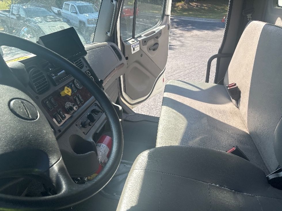 Medium Duty Box Truck-Light and Medium Duty Trucks-Freightliner-2020-M2-Concord-NC-216,098\n\t\tmiles-$ 51,000 - Image 19