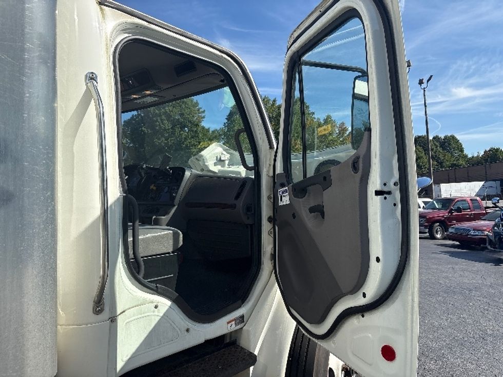 Medium Duty Box Truck-Light and Medium Duty Trucks-Freightliner-2020-M2-Concord-NC-220,280\n\t\tmiles-$ 50,250 - Image 19