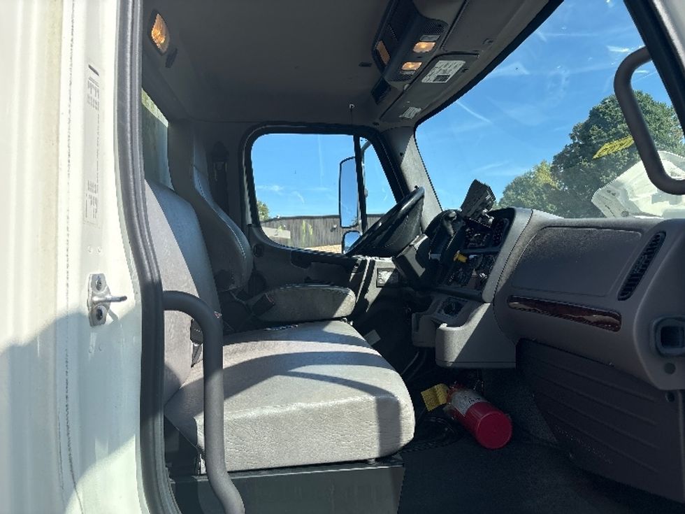 Medium Duty Box Truck-Light and Medium Duty Trucks-Freightliner-2020-M2-Concord-NC-220,280\n\t\tmiles-$ 50,250 - Image 21