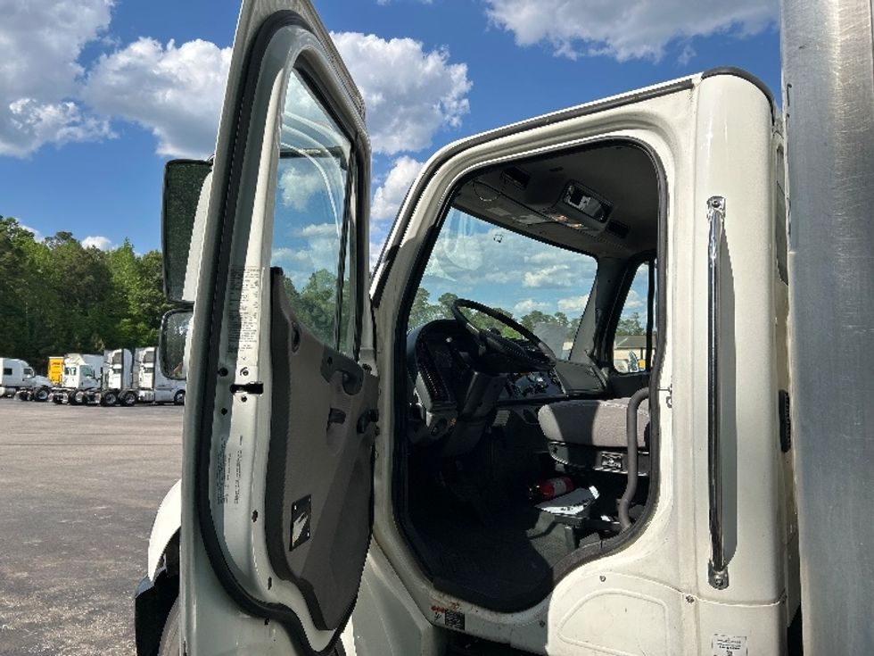 Medium Duty Box Truck-Light and Medium Duty Trucks-Freightliner-2020-M2-Concord-NC-227,176\n\t\tmiles-$ 43,750 - Image 15