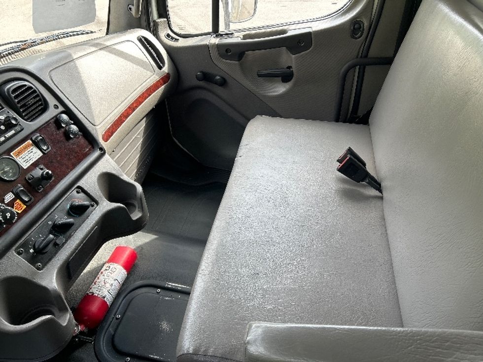 Medium Duty Box Truck-Light and Medium Duty Trucks-Freightliner-2020-M2-Concord-NC-227,176\n\t\tmiles-$ 43,750 - Image 18