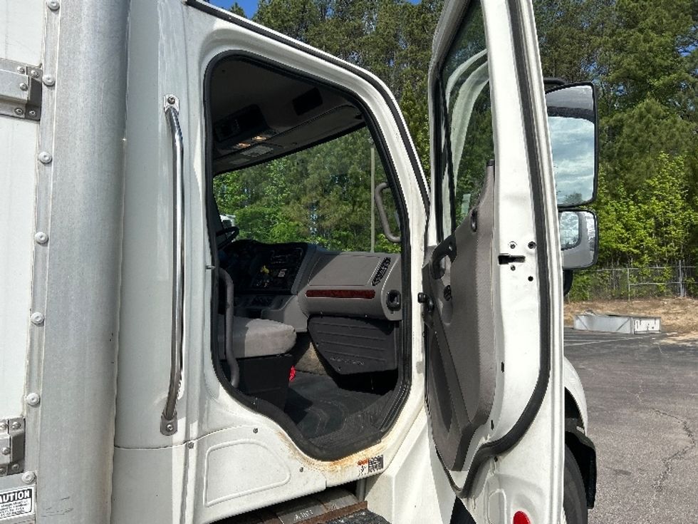 Medium Duty Box Truck-Light and Medium Duty Trucks-Freightliner-2020-M2-Concord-NC-227,176\n\t\tmiles-$ 43,750 - Image 19