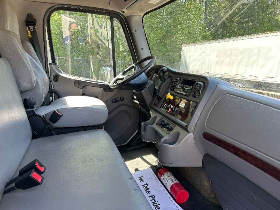 Medium Duty Box Truck-Light and Medium Duty Trucks-Freightliner-2020-M2-Concord-NC-227,176\n\t\tmiles-$ 43,750 - Image 21