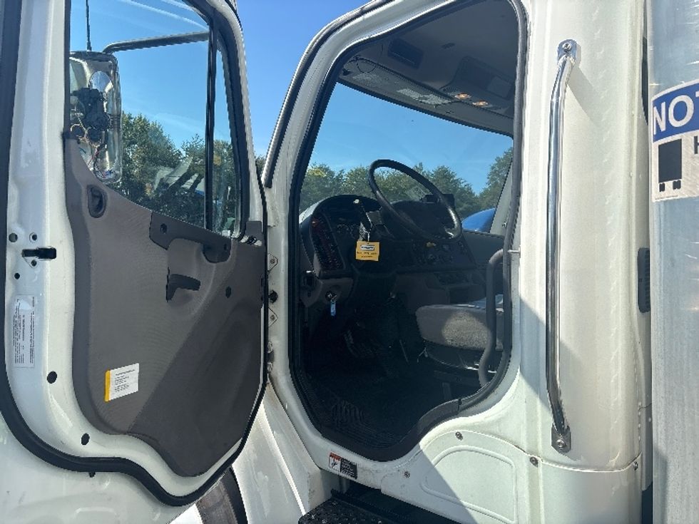 Medium Duty Box Truck-Light and Medium Duty Trucks-Freightliner-2020-M2-Concord-NC-230,273\n\t\tmiles-$ 48,750 - Image 16