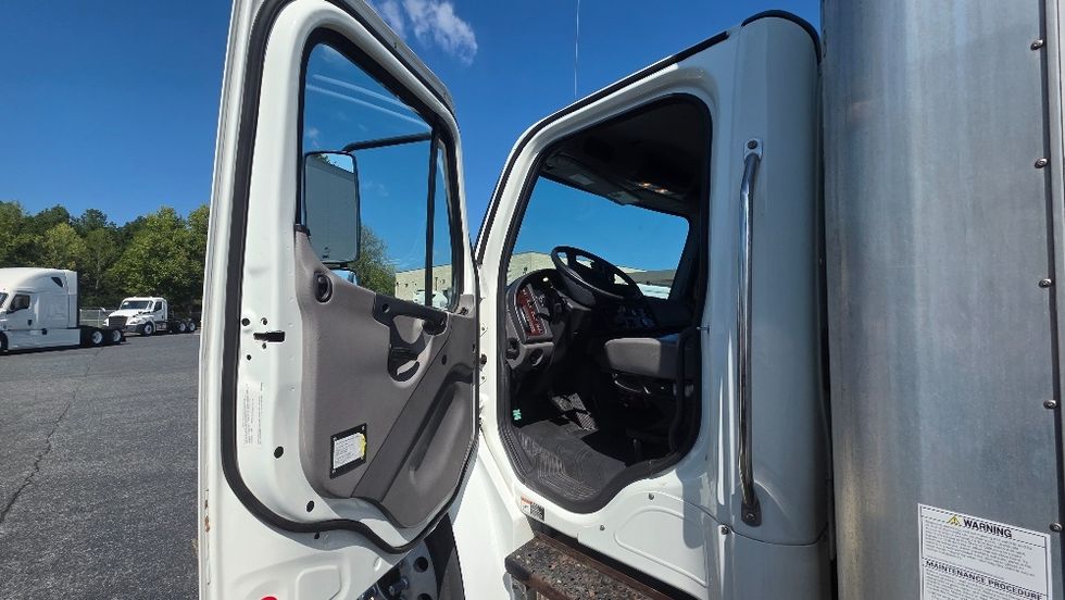 Medium Duty Box Truck-Light and Medium Duty Trucks-Freightliner-2020-M2-Concord-NC-262,882\n\t\tmiles-$ 40,750 - Image 15