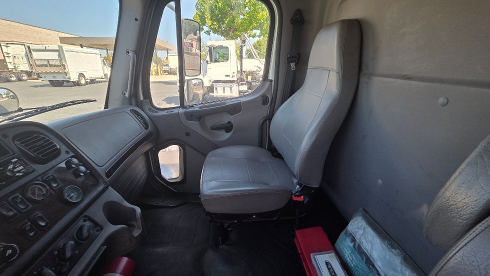 Medium Duty Box Truck-Light and Medium Duty Trucks-Freightliner-2020-M2-Concord-NC-262,882\n\t\tmiles-$ 40,750 - Image 18