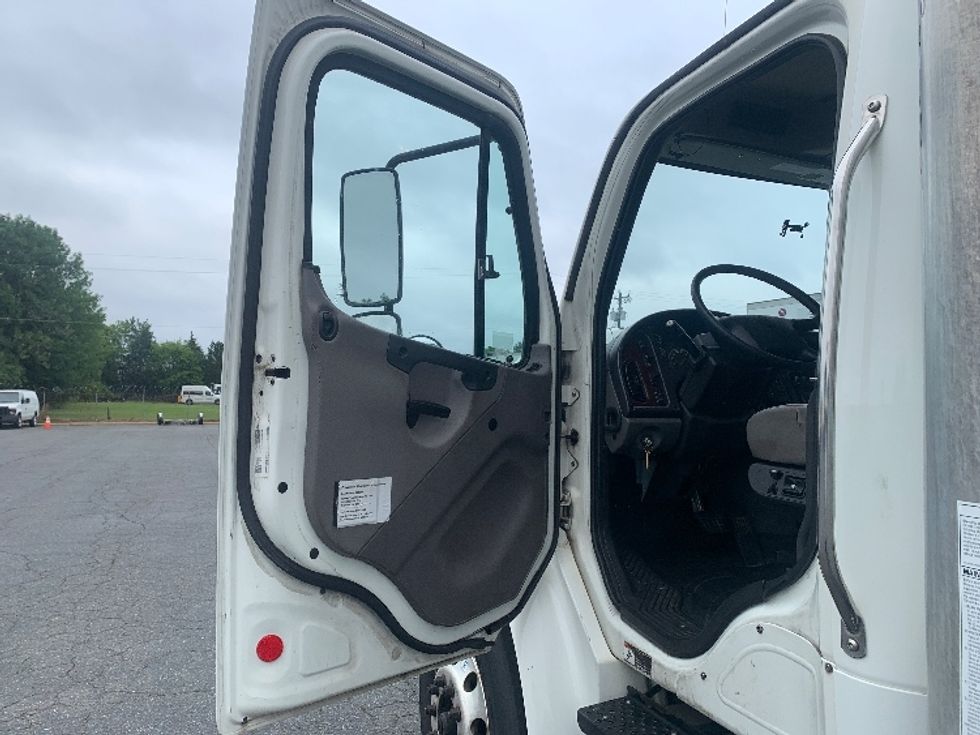 Medium Duty Box Truck-Light and Medium Duty Trucks-Freightliner-2020-M2-Concord-NC-301,800\n\t\tmiles-$ 22,500 - Image 16