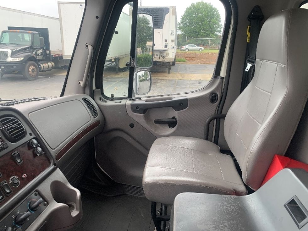 Medium Duty Box Truck-Light and Medium Duty Trucks-Freightliner-2020-M2-Concord-NC-301,800\n\t\tmiles-$ 22,500 - Image 19
