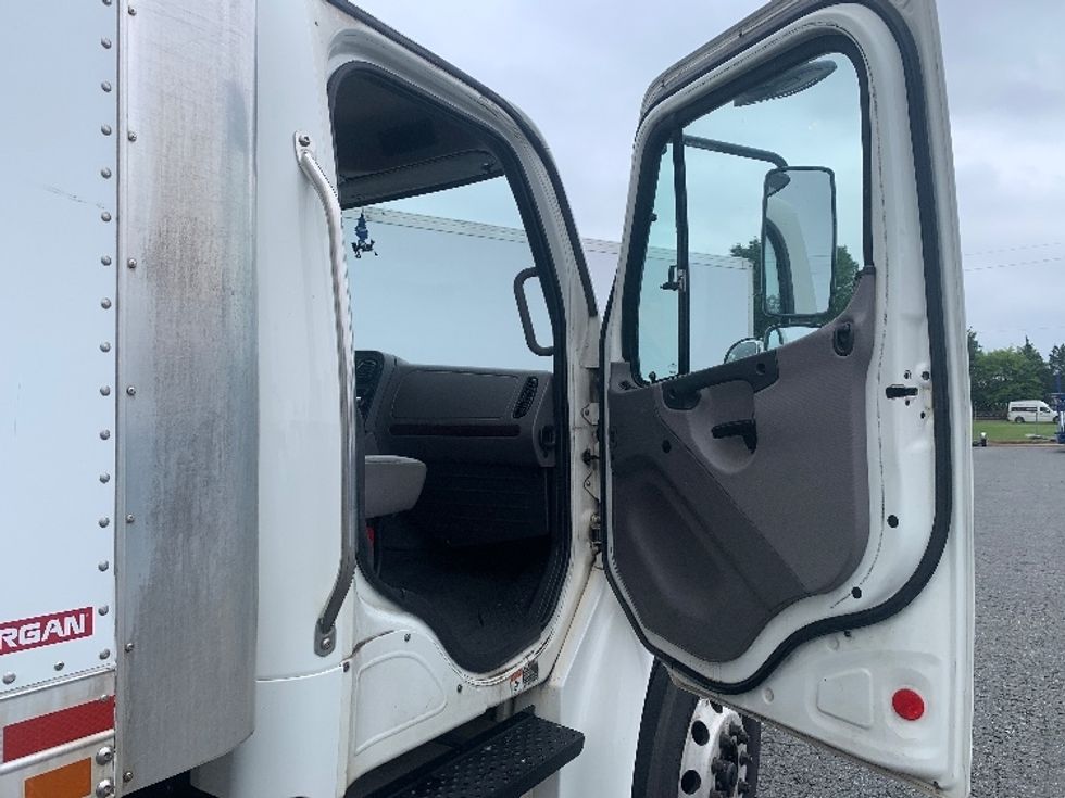 Medium Duty Box Truck-Light and Medium Duty Trucks-Freightliner-2020-M2-Concord-NC-301,800\n\t\tmiles-$ 22,500 - Image 20