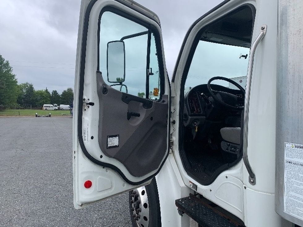 Medium Duty Box Truck-Light and Medium Duty Trucks-Freightliner-2020-M2-Concord-NC-318,923\n\t\tmiles-$ 22,500 - Image 16