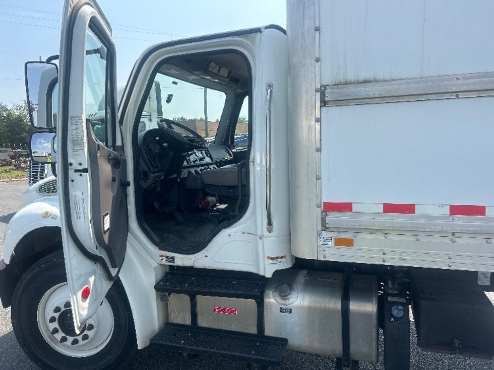 Medium Duty Box Truck-Light and Medium Duty Trucks-Freightliner-2020-M2-Concord-NC-99,800\n\t\tmiles-$ 66,000 - Image 16