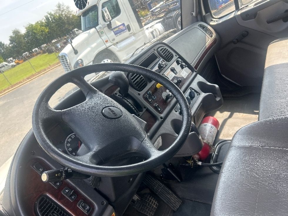 Medium Duty Box Truck-Light and Medium Duty Trucks-Freightliner-2020-M2-Concord-NC-99,800\n\t\tmiles-$ 66,000 - Image 17