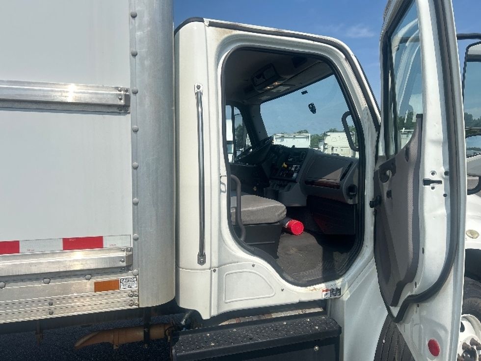 Medium Duty Box Truck-Light and Medium Duty Trucks-Freightliner-2020-M2-Concord-NC-99,800\n\t\tmiles-$ 66,000 - Image 20
