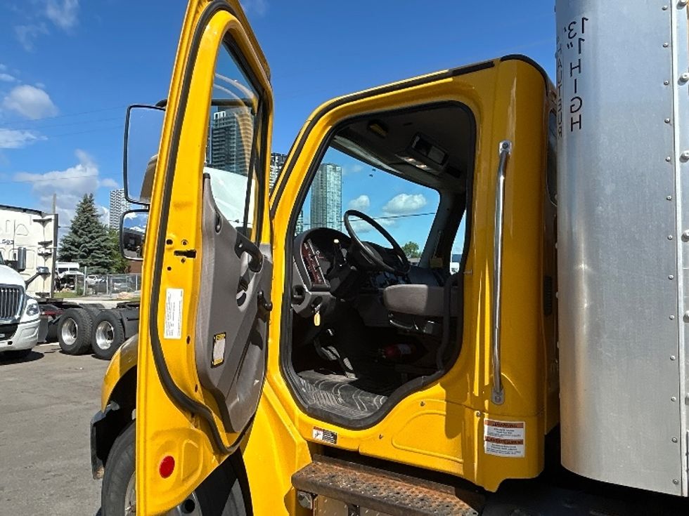 Medium Duty Box Truck-Light and Medium Duty Trucks-Freightliner-2020-M2-Concord-ON-279,178\n\t\tkm-$ 53,000 - Image 12