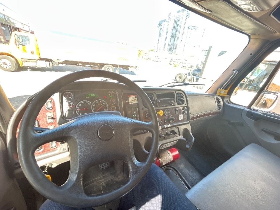 Medium Duty Box Truck-Light and Medium Duty Trucks-Freightliner-2020-M2-Concord-ON-279,178\n\t\tkm-$ 53,000 - Image 17