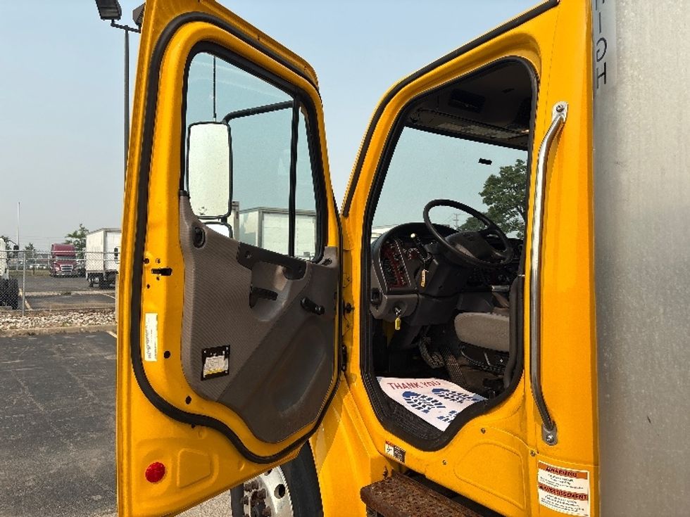 Medium Duty Box Truck-Light and Medium Duty Trucks-Freightliner-2020-M2-Concord-ON-331,478\n\t\tkm-$ 44,000 - Image 16