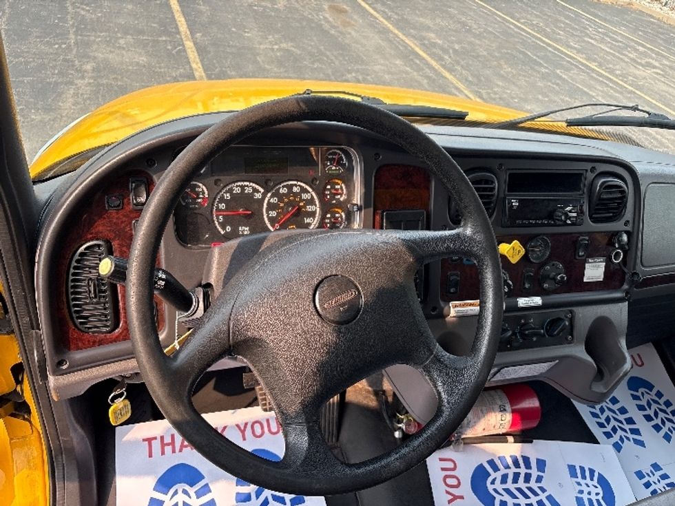 Medium Duty Box Truck-Light and Medium Duty Trucks-Freightliner-2020-M2-Concord-ON-331,478\n\t\tkm-$ 44,000 - Image 18