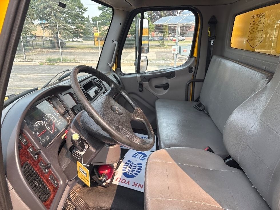 Medium Duty Box Truck-Light and Medium Duty Trucks-Freightliner-2020-M2-Concord-ON-331,478\n\t\tkm-$ 44,000 - Image 19