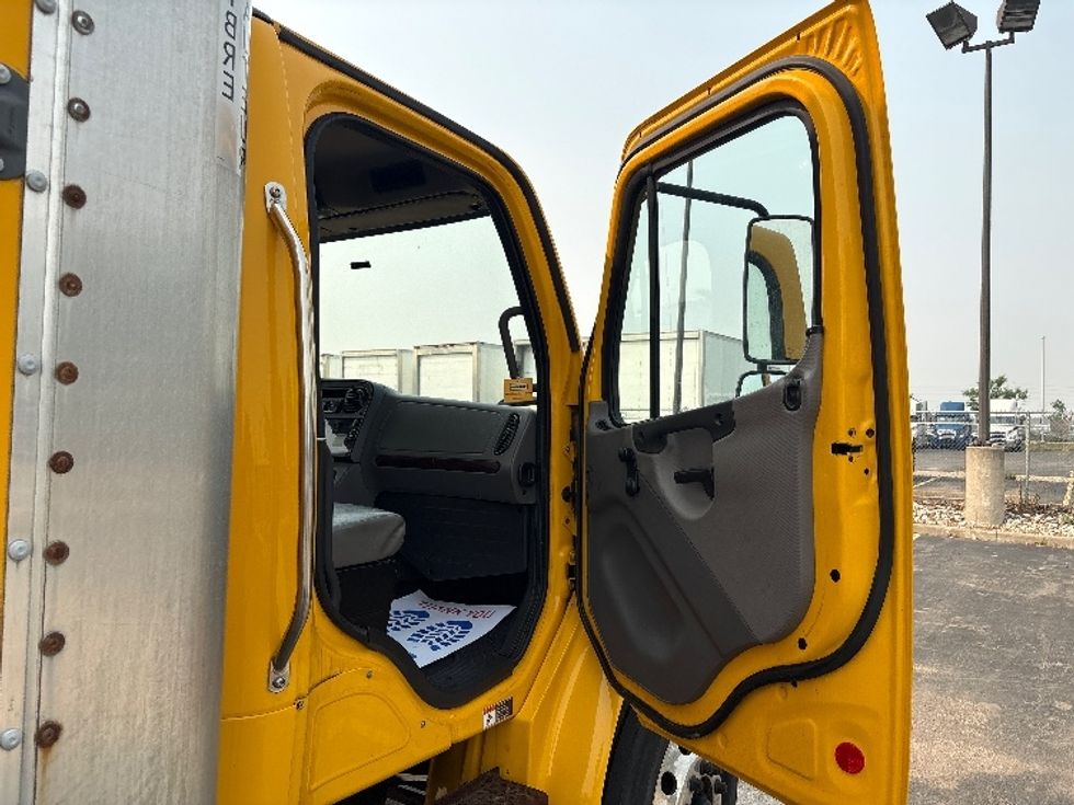 Medium Duty Box Truck-Light and Medium Duty Trucks-Freightliner-2020-M2-Concord-ON-331,478\n\t\tkm-$ 44,000 - Image 20