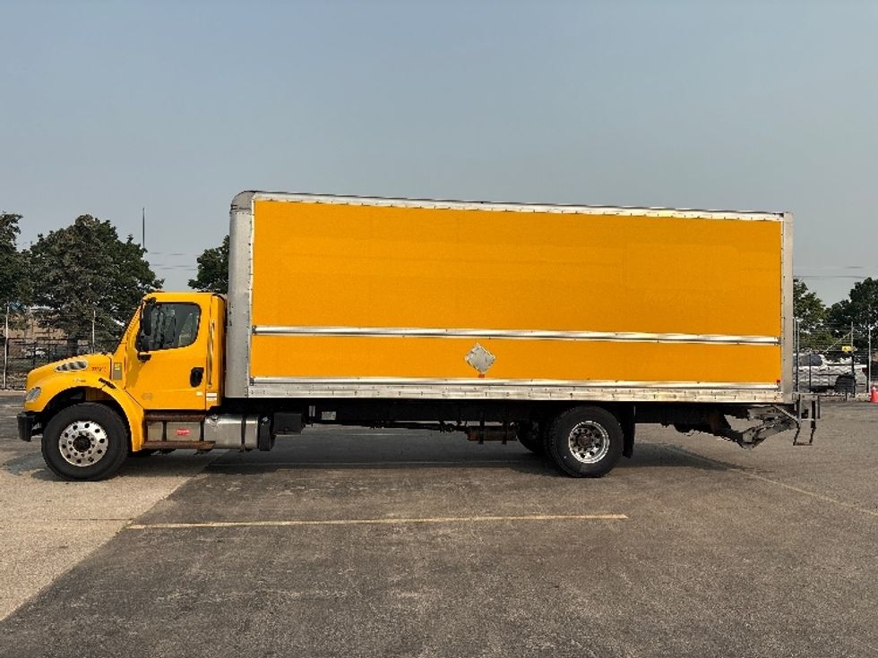 Medium Duty Box Truck-Light and Medium Duty Trucks-Freightliner-2020-M2-Concord-ON-331,478\n\t\tkm-$ 44,000 - Image 4