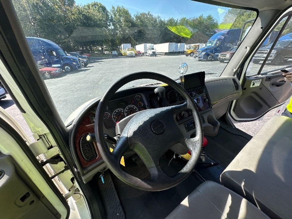 Medium Duty Box Truck-Light and Medium Duty Trucks-Freightliner-2020-M2-Conover-NC-194,164\n\t\tmiles-$ 54,500 - Image 15