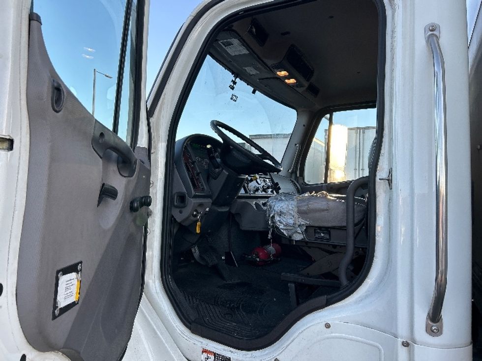 Medium Duty Box Truck-Light and Medium Duty Trucks-Freightliner-2020-M2-Corona-CA-213,967\n\t\tmiles-$ 18,500 - Image 16