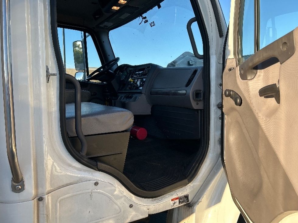 Medium Duty Box Truck-Light and Medium Duty Trucks-Freightliner-2020-M2-Corona-CA-213,967\n\t\tmiles-$ 18,500 - Image 20