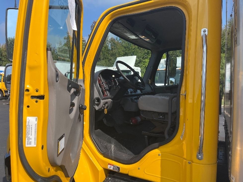 Medium Duty Box Truck-Light and Medium Duty Trucks-Freightliner-2020-M2-Cranbury-NJ-130,000\n\t\tmiles-$ 44,500 - Image 16