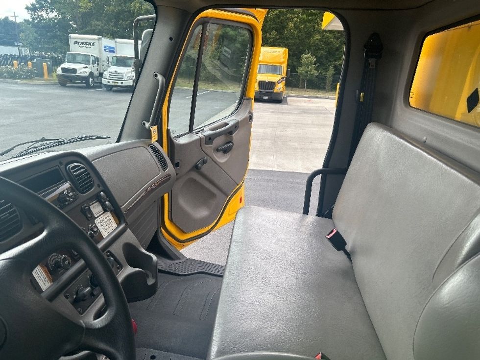 Medium Duty Box Truck-Light and Medium Duty Trucks-Freightliner-2020-M2-Cranbury-NJ-130,000\n\t\tmiles-$ 44,500 - Image 19