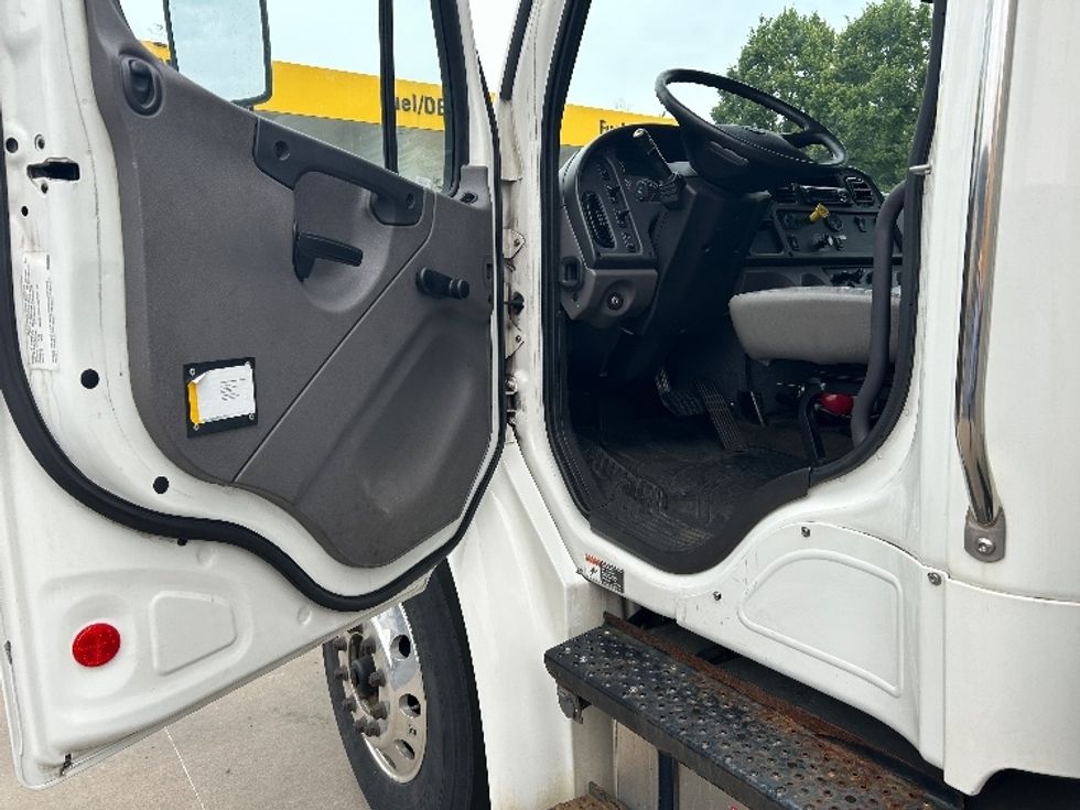 Medium Duty Box Truck-Light and Medium Duty Trucks-Freightliner-2020-M2-Cranbury-NJ-138,002\n\t\tmiles-$ 63,000 - Image 14
