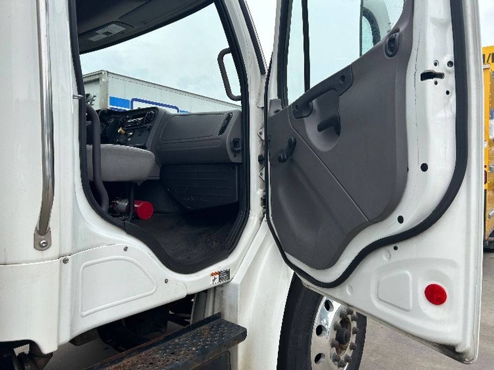 Medium Duty Box Truck-Light and Medium Duty Trucks-Freightliner-2020-M2-Cranbury-NJ-138,002\n\t\tmiles-$ 63,000 - Image 17