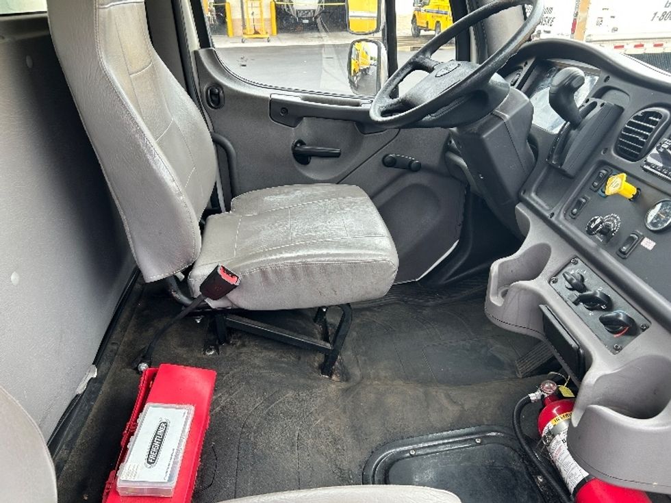 Medium Duty Box Truck-Light and Medium Duty Trucks-Freightliner-2020-M2-Cranbury-NJ-138,002\n\t\tmiles-$ 63,000 - Image 19