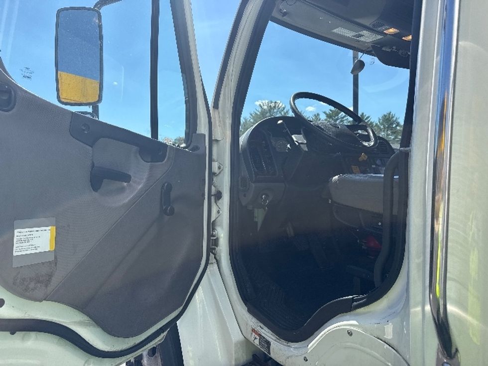 Medium Duty Box Truck-Light and Medium Duty Trucks-Freightliner-2020-M2-Cranbury-NJ-194,250\n\t\tmiles-$ 52,500 - Image 17