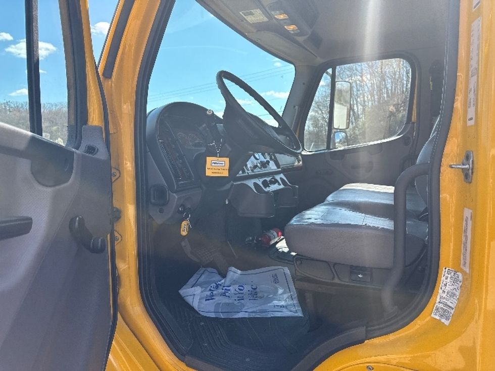 Medium Duty Box Truck-Light and Medium Duty Trucks-Freightliner-2020-M2-Cross Lanes-WV-165,816\n\t\tmiles-$ 49,500 - Image 14